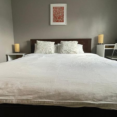 Private Room With Queen Bed In Richmond 202 מראה חיצוני תמונה