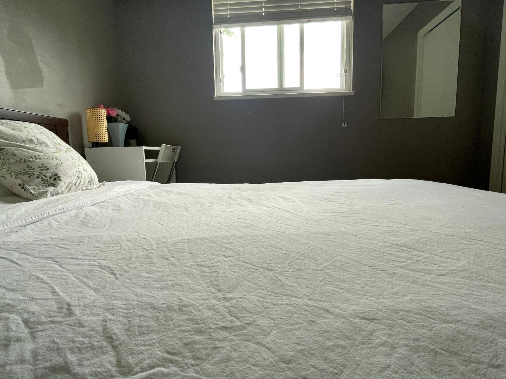 Private Room With Queen Bed In Richmond 202 מראה חיצוני תמונה